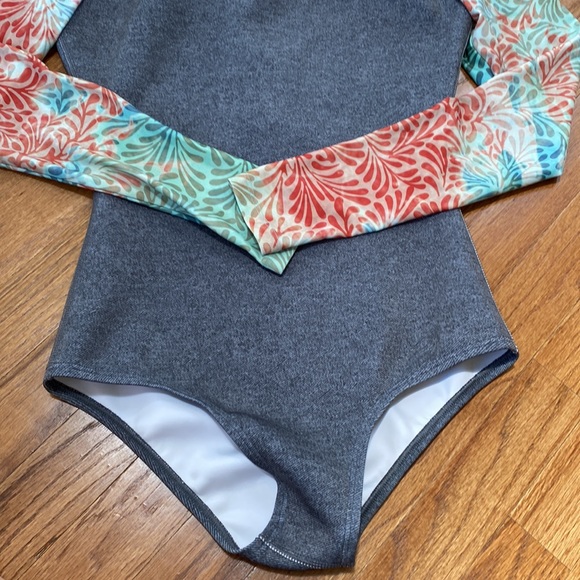 Seea surf suit - Picture 2 of 5